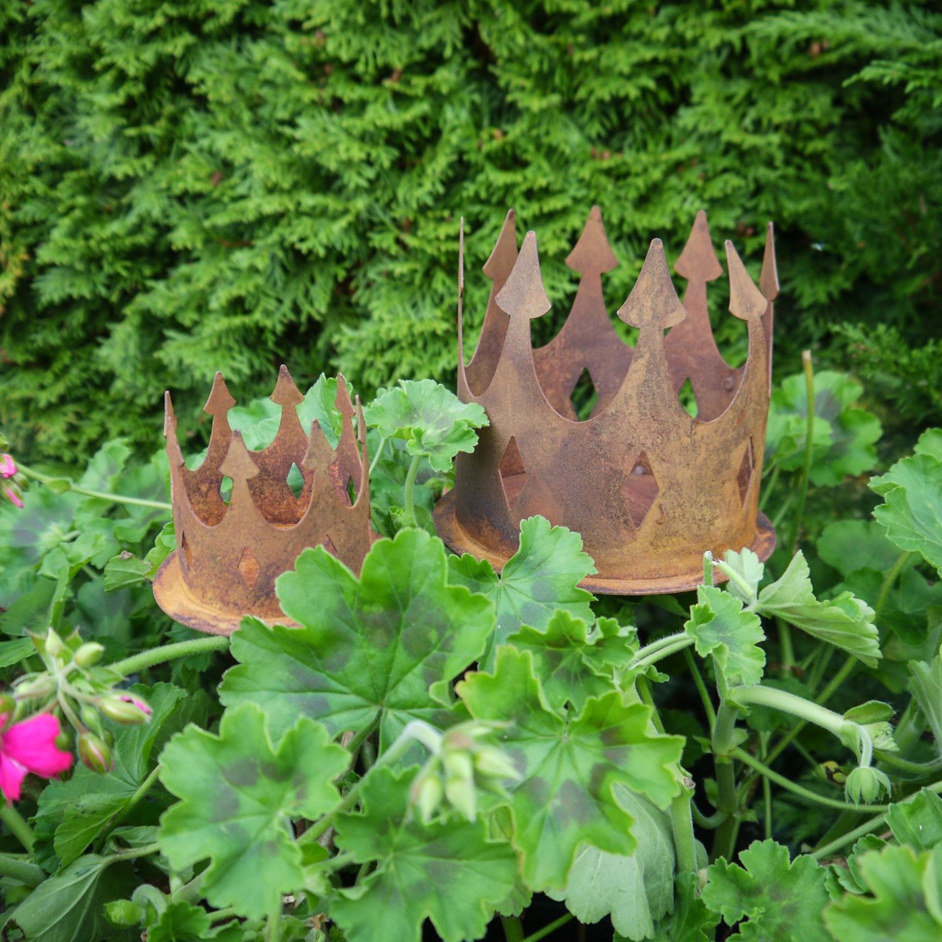 Krone gross auf Stab ROST Darstellung von Krone gross auf Stab ROST